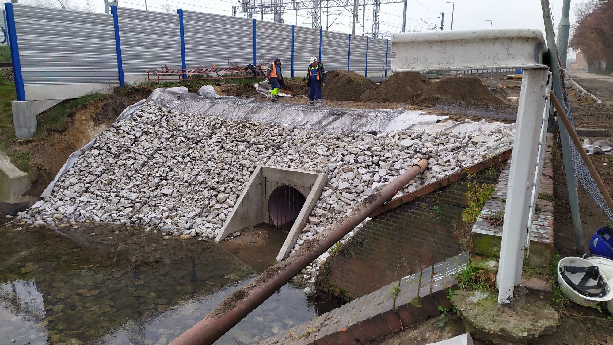 Na zdj widoczna budowa kanalizacji w ul. Dworcowej