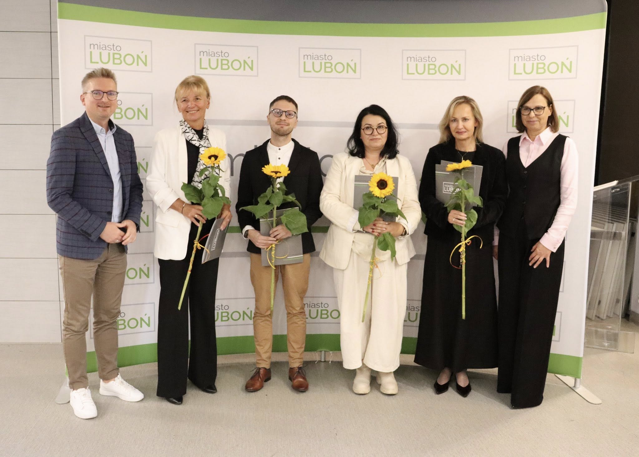 Wyr&oacute;żnieni nauczyciele z Zespołu Szk&oacute;ł w Luboniu. Fot. Archiwum UML