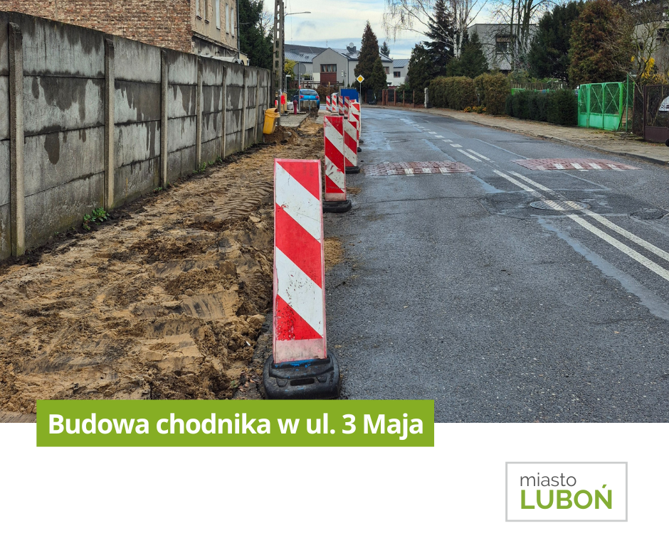 na zdjęciu widać rozkopany chodnik przy ul. 3 Maja w Luboniu