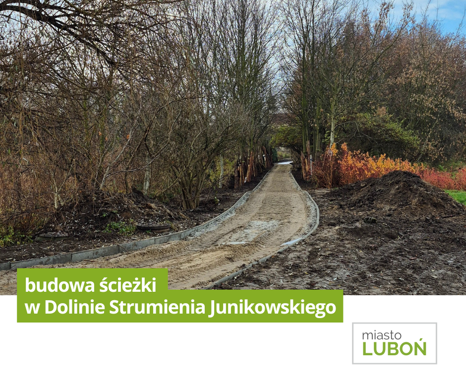 zdjęcie przedstawiające budowę ścieżki pieszej z materiał&oacute;w przepuszczających wodę