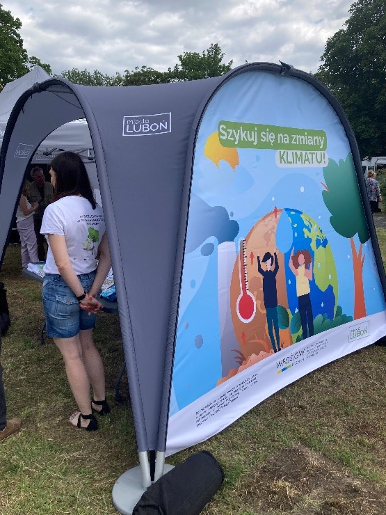 Stoisko edukacyjne: &bdquo;SZYKUJ SIĘ NA ZMIANY KLIMATU!&rdquo; Wydziału Planowania Rozwoju i Ochrony Środowiska, na wydarzeniu: &bdquo;Biba w Lasku&rdquo; z dnia 28 czerwca 2025 r.