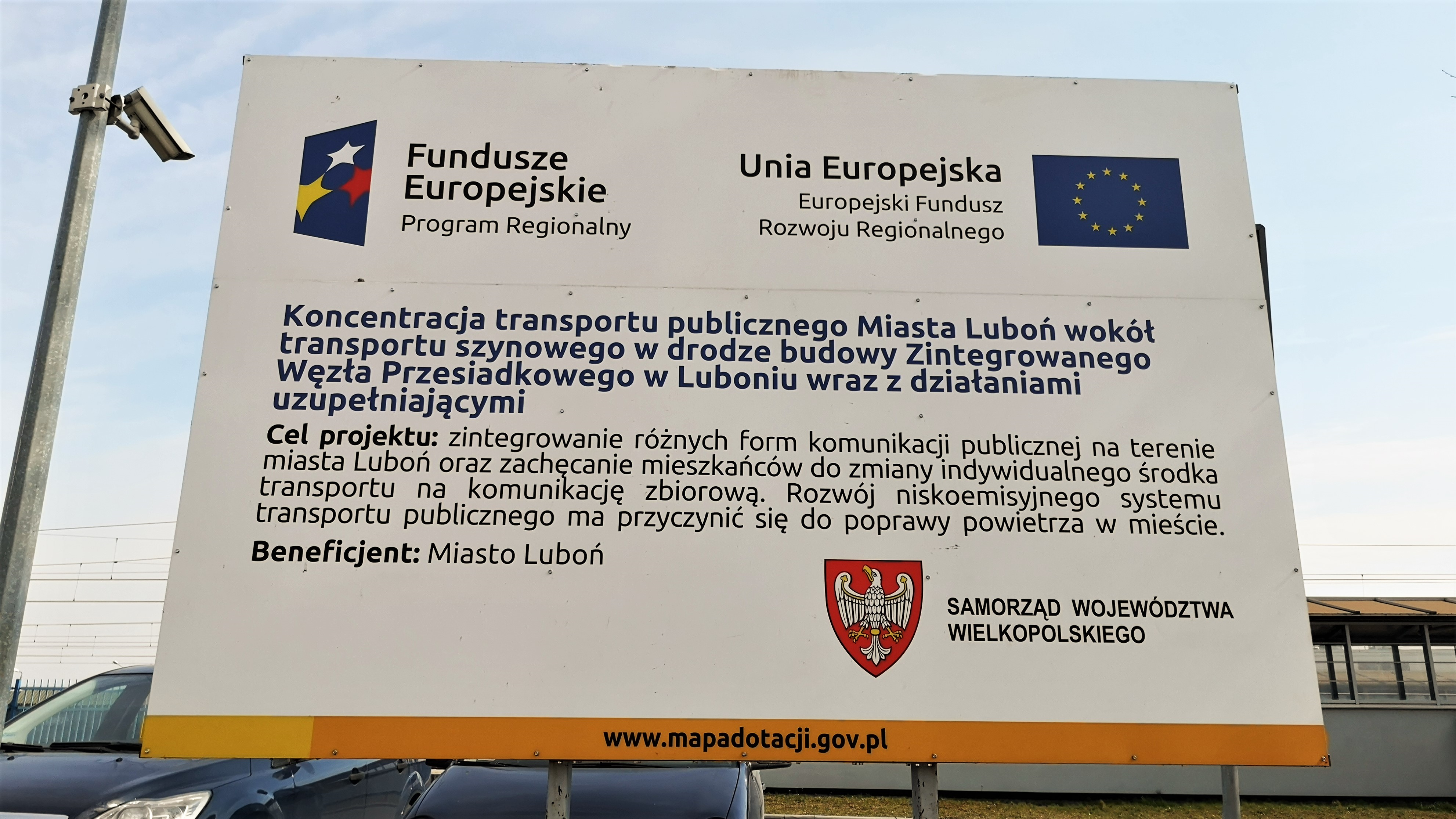 Na zdj widoczna tablica promocyjna mówiąca o dofinansowaniu projektu z funduszy unijnych